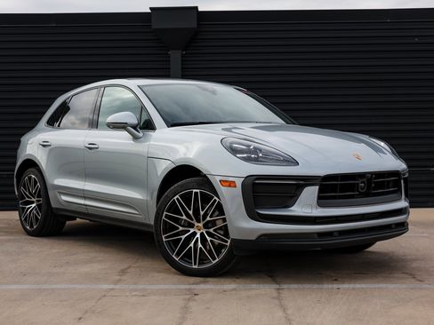 Certified 2025 Porsche Macan image 9