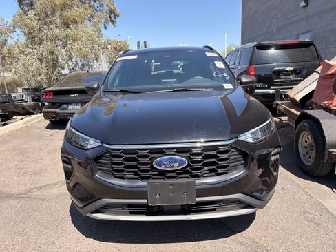 Certified 2025 Ford Escape ST-Line AWD/4WD image 2