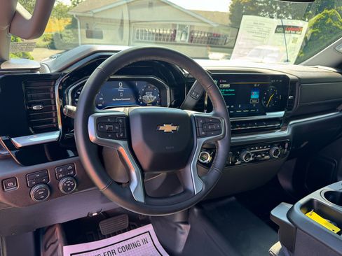 Used 2025 Chevrolet Silverado 3500 LT w/ Convenience Package image 12