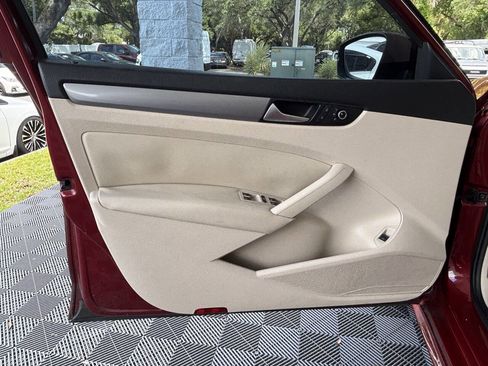 Used 2015 Volkswagen Passat 1.8T Limited Edition image 14