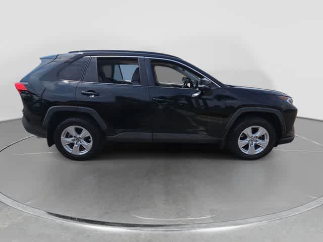 Used 2019 Toyota RAV4 XLE w/ Convenience Package FWD image 9