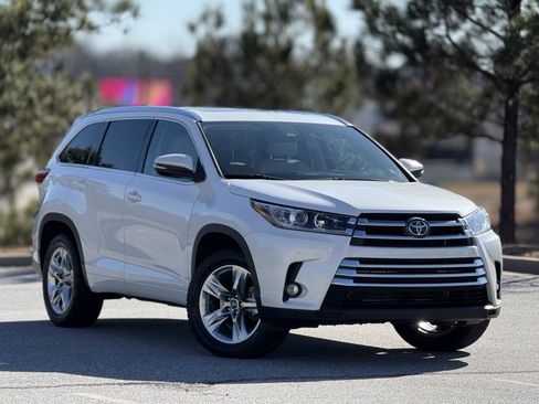 Used 2019 Toyota Highlander Limited image 12