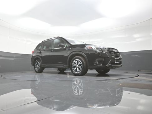 Used 2023 Subaru Forester Premium AWD/4WD image 9