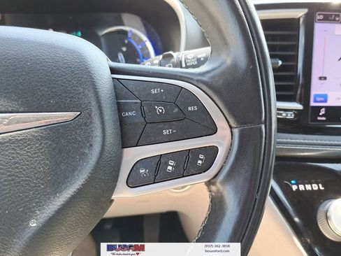 Used 2022 Chrysler Pacifica Touring-L w/ Uconnect Theater Family Group image 17