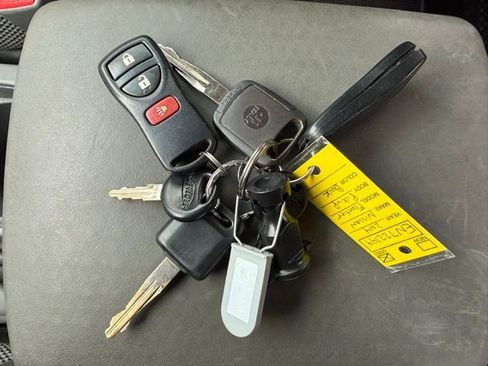 Used 2014 Nissan Frontier SV image 15