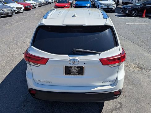 Used 2018 Toyota Highlander XLE AWD/4WD image 8