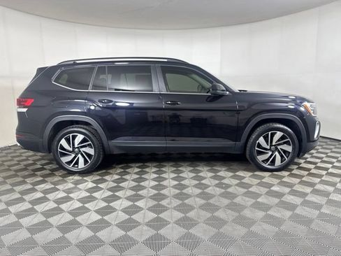Certified 2024 Volkswagen Atlas SE w/ Panoramic Sunroof Package AWD/4WD image 2