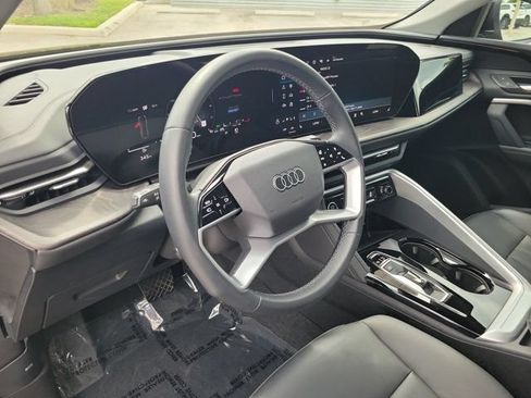 Certified 2025 Audi Q5 Premium w/ Convenience Package AWD/4WD image 17