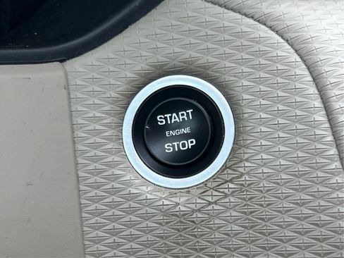 Used 2018 Land Rover Range Rover Velar R-Dynamic SE AWD/4WD image 41