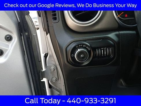 Used 2018 Jeep Wrangler Unlimited Sahara AWD/4WD image 22