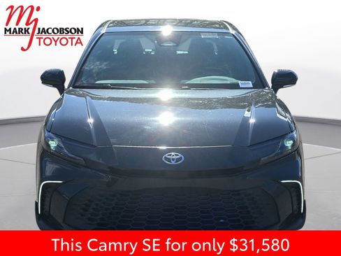 Used 2025 Toyota Camry SE w/ Convenience Package FWD image 3