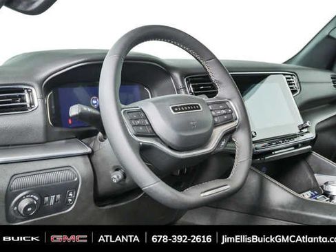 Used 2024 Jeep Wagoneer L Series II w/ Convenience Group I AWD/4WD image 4