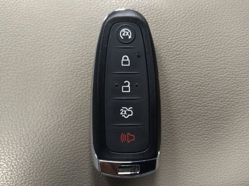 Used 2017 Ford Escape Titanium image 32