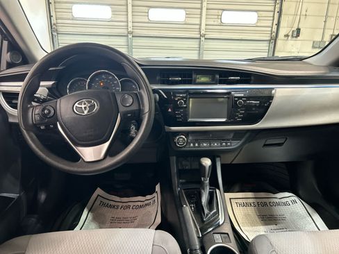 Used 2016 Toyota Corolla LE FWD image 4