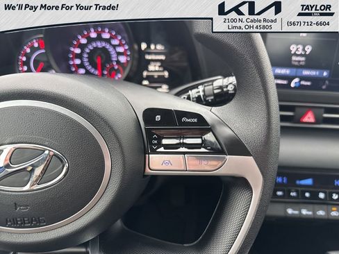 Used 2023 Hyundai Elantra SEL w/ Preferred Accessory Package image 21