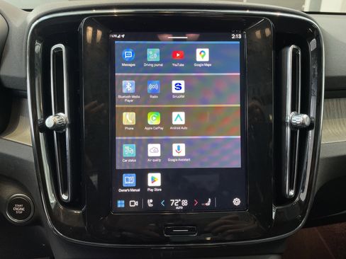 Used 2025 Volvo XC40 B5 Plus image 26