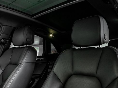 Certified 2024 Porsche Macan AWD/4WD image 29