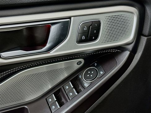 Used 2020 Ford Explorer ST w/ Premium Technology Package image 18