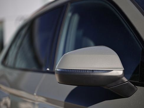 Used 2025 Audi Q5 2.0T Premium Plus w/ Premium Plus Package image 3