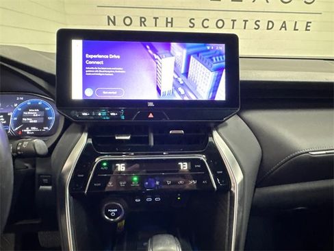 Used 2024 Toyota Venza Limited image 17