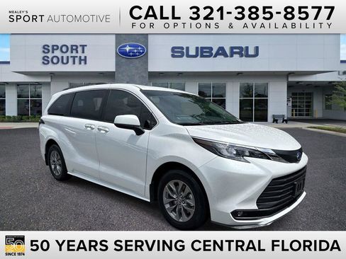 Used 2025 Toyota Sienna XLE FWD image 1
