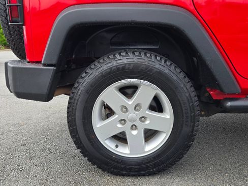 Used 2015 Jeep Wrangler Unlimited Sport w/ Quick Order Package 24S AWD/4WD image 17