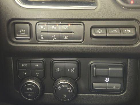 Used 2023 Chevrolet Tahoe High Country AWD/4WD image 22