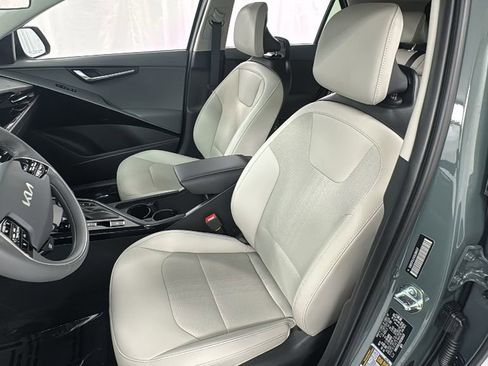 New 2025 Kia Niro EX image 10
