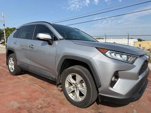 Used 2019 Toyota RAV4 XLE FWD image 3