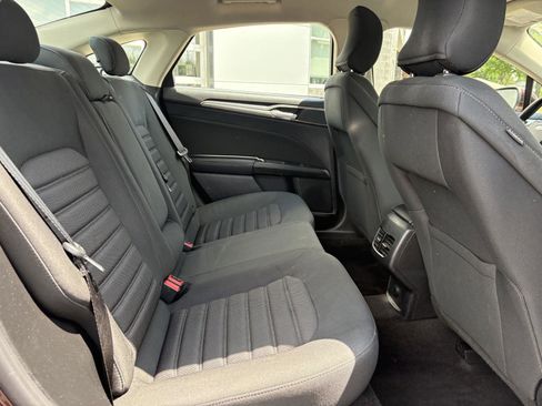 Used 2019 Ford Fusion SE FWD image 21