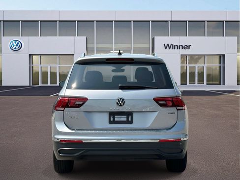 Used 2022 Volkswagen Tiguan SE AWD/4WD image 4