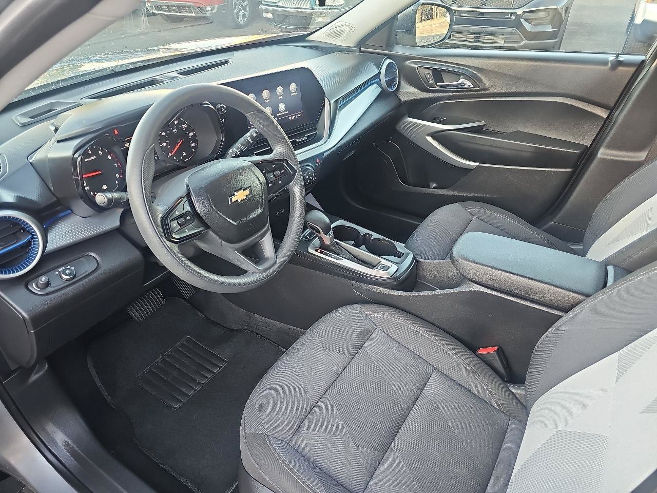 Used 2025 Chevrolet Trax LS w/ Driver Confidence Package FWD image 11