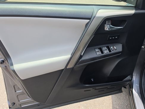 Used 2015 Toyota RAV4 Limited AWD/4WD image 18