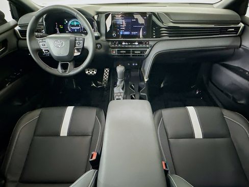 Used 2025 Toyota Camry SE w/ Convenience Package image 27