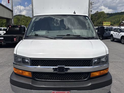 Used 2022 Chevrolet Express 3500 w/ Power Convenience Package RWD image 3