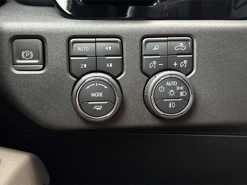 Certified 2023 Chevrolet Silverado 1500 ZR2 w/ Technology Package image 32