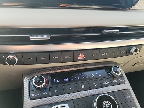 Used 2023 Hyundai Palisade Limited FWD image 22