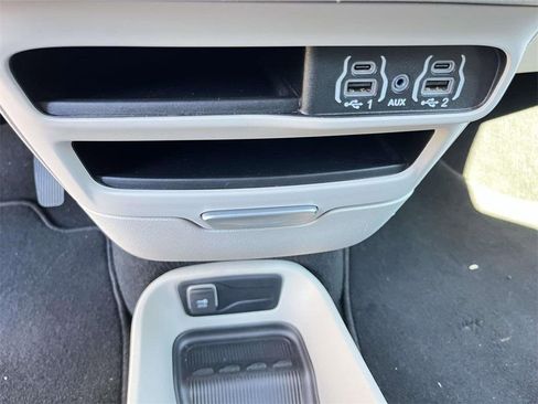 Used 2024 Chrysler Pacifica Touring-L image 20