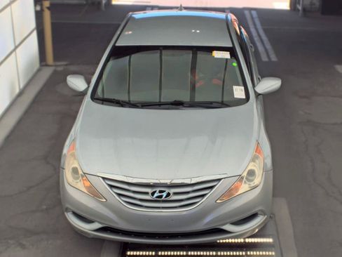 Used 2011 Hyundai Sonata GLS FWD image 2