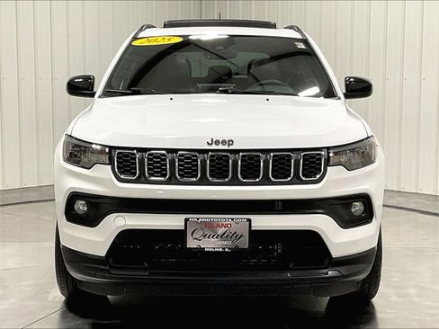 Used 2025 Jeep Compass Latitude w/ Sun & Sound Group AWD/4WD image 2