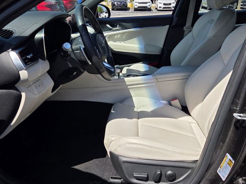 Used 2025 Genesis G70 2.5T RWD image 5