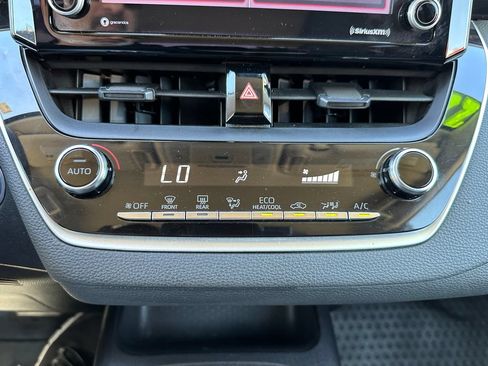 Used 2022 Toyota Corolla LE FWD image 29