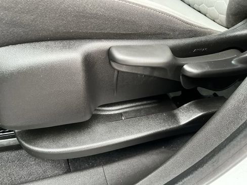 Used 2021 Chevrolet Equinox LS image 16