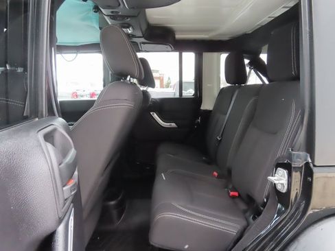 Used 2016 Jeep Wrangler Unlimited Rubicon w/ Connectivity Group image 20