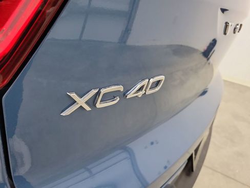 Certified 2024 Volvo XC40 B5 Plus w/ Protection Package Premier image 9