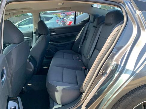 Used 2022 Nissan Altima 2.5 SV w/ SV Premium Package FWD image 10