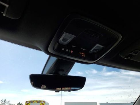 Used 2023 Chevrolet Traverse LT w/ LT Premium Package image 15