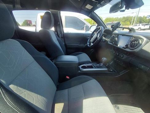 Used 2021 Toyota Tacoma TRD Sport AWD/4WD image 3