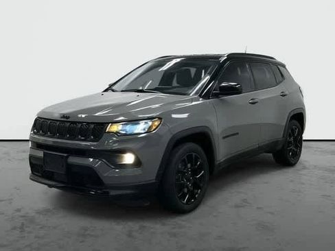 Used 2024 Jeep Compass Latitude w/ Convenience Group AWD/4WD image 1