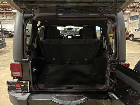 Used 2018 Jeep Wrangler Unlimited Sahara image 11